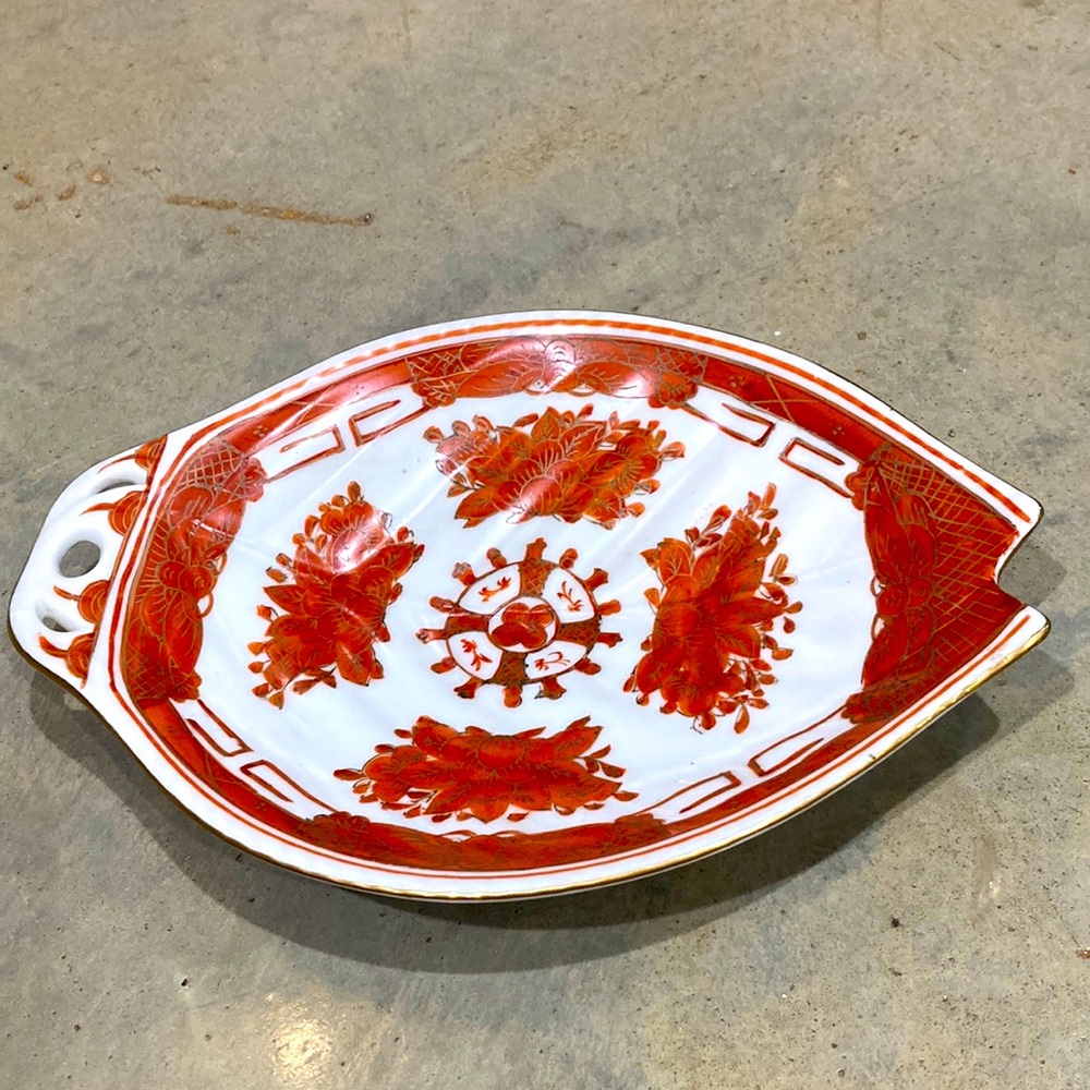 Red and White chinoiserie ceramic porcelain Decorative Dish Hong Kong 1970s Vtg